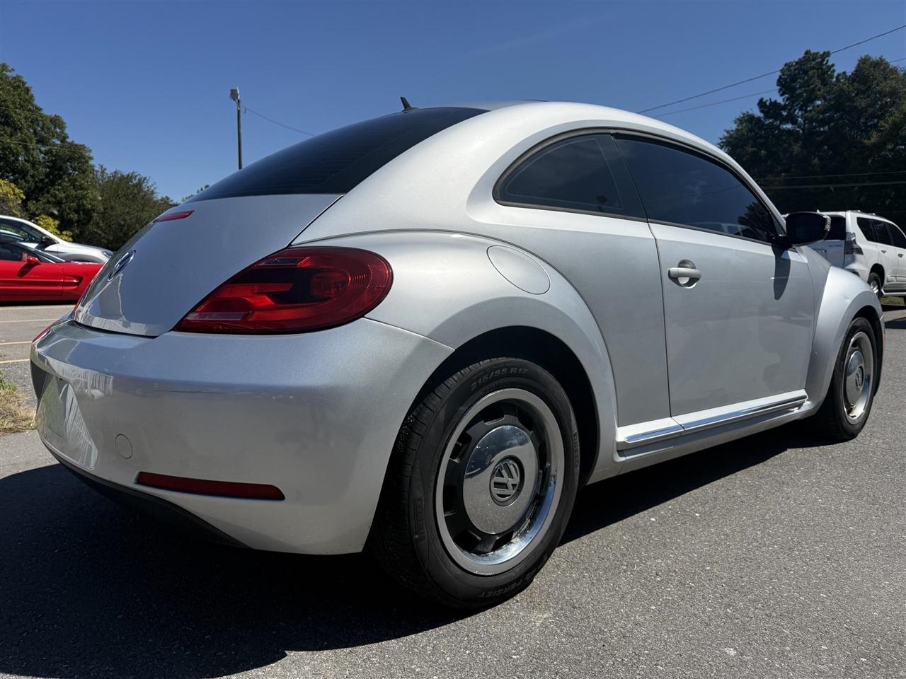 Volkswagen Beetle  2012
