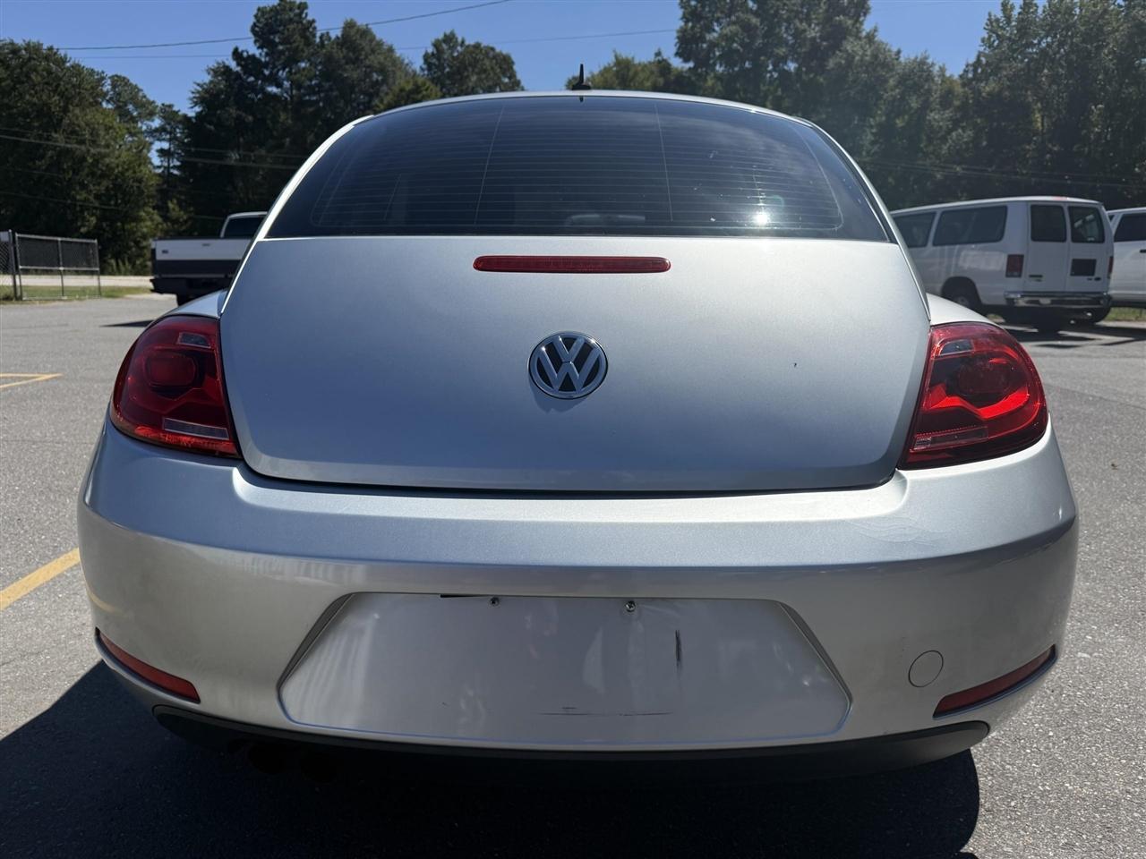 Volkswagen Beetle  2012