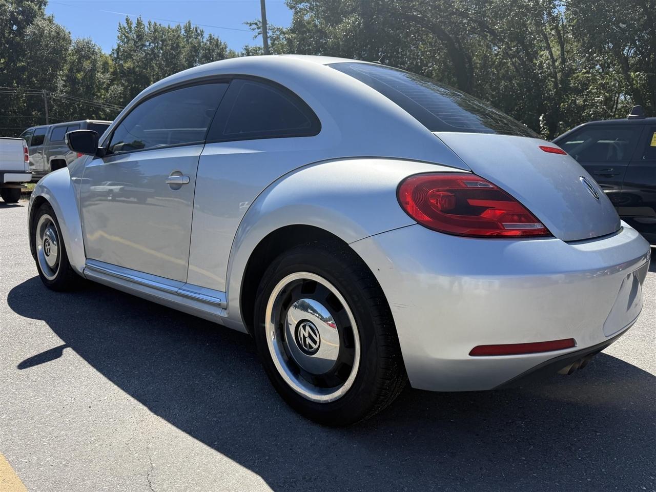 Volkswagen Beetle  2012
