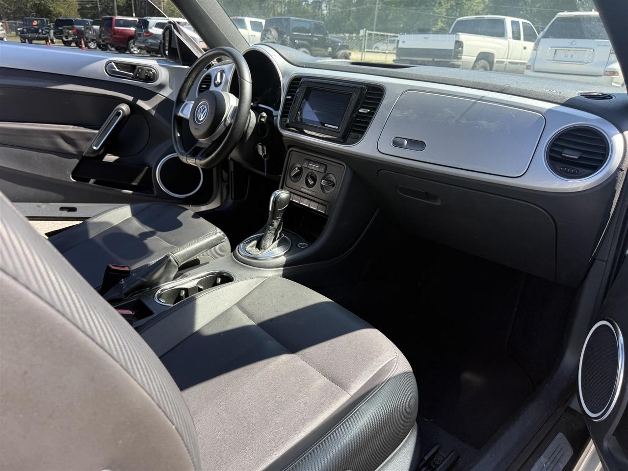 Volkswagen Beetle  2012