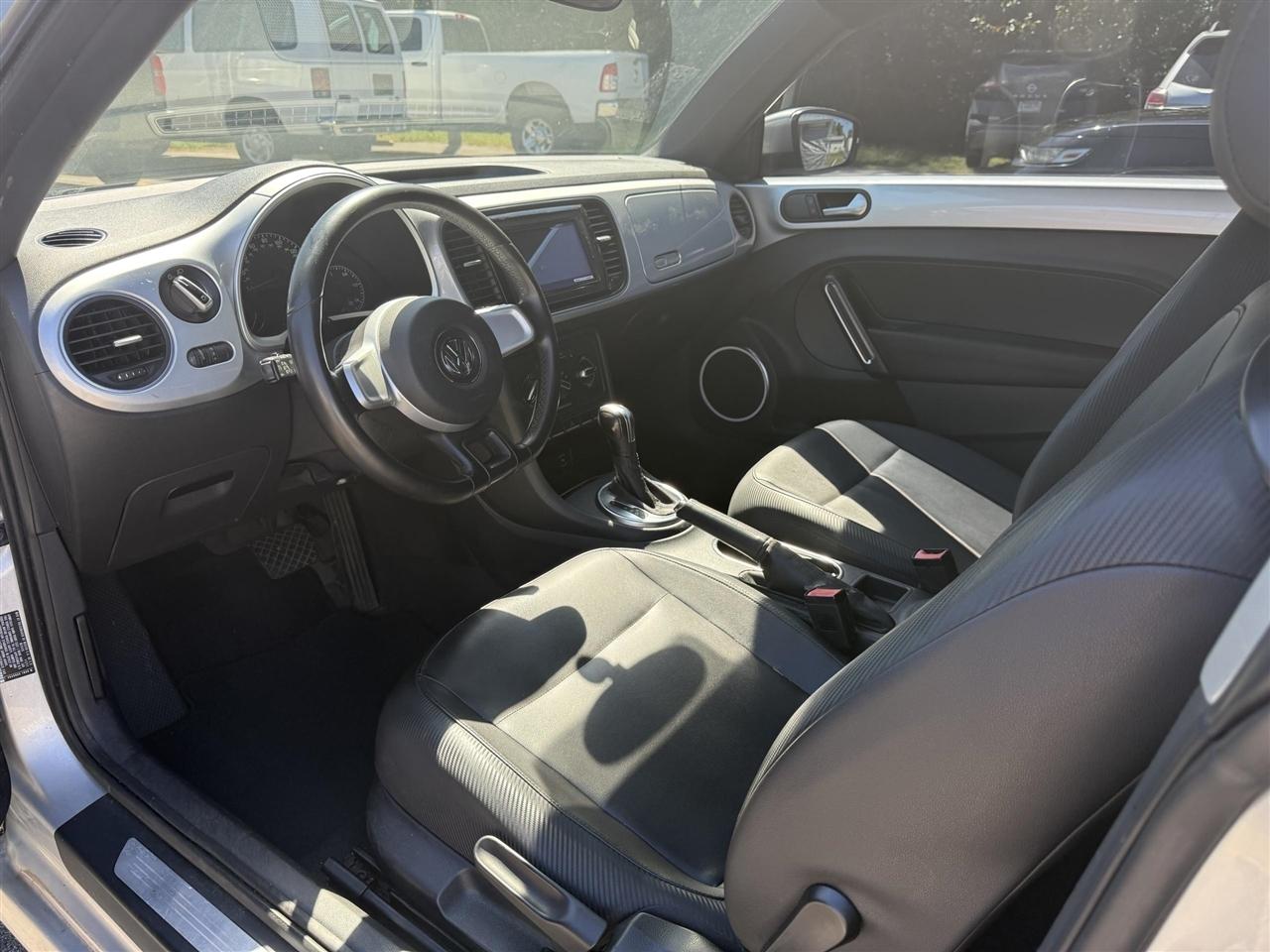Volkswagen Beetle  2012