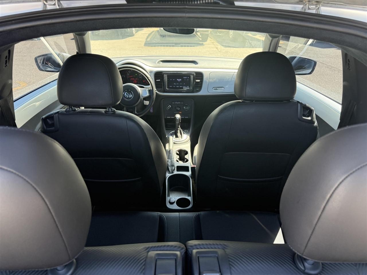 Volkswagen Beetle  2012