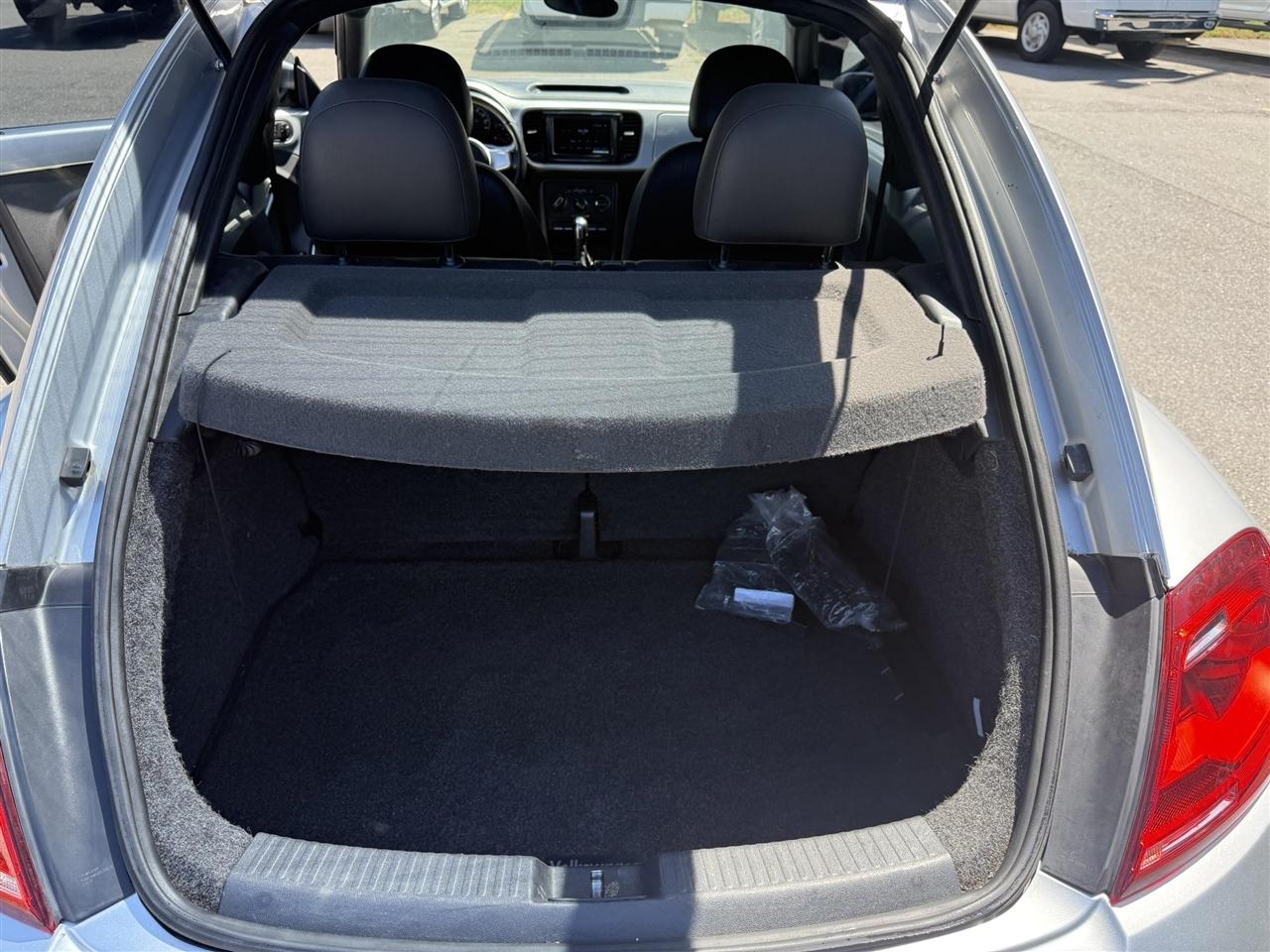 Volkswagen Beetle  2012