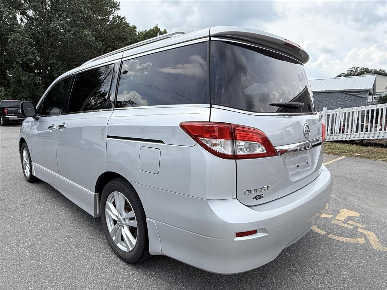 Nissan Quest  2015