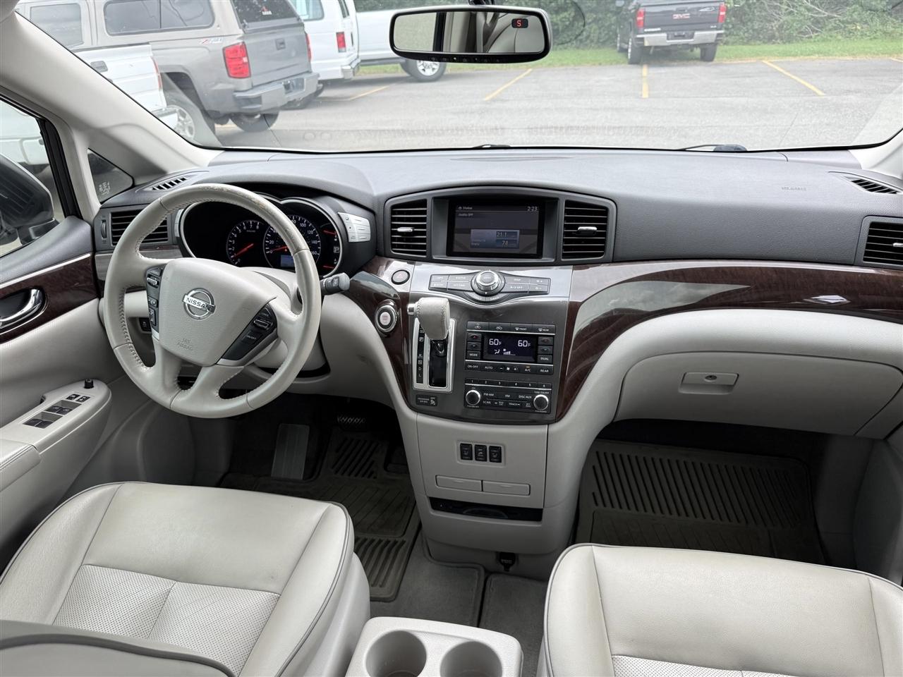 Nissan Quest  2015