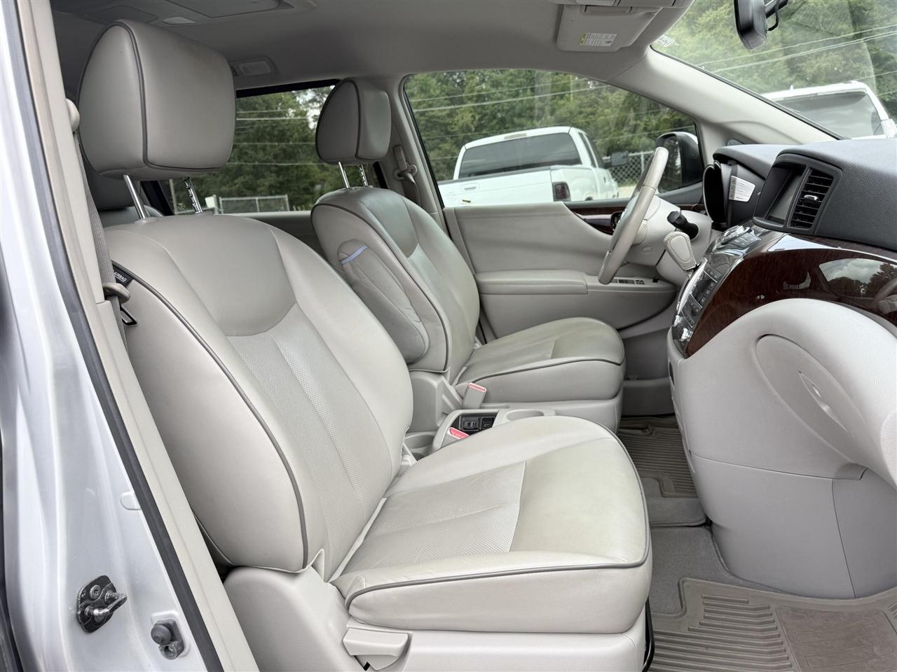 Nissan Quest  2015