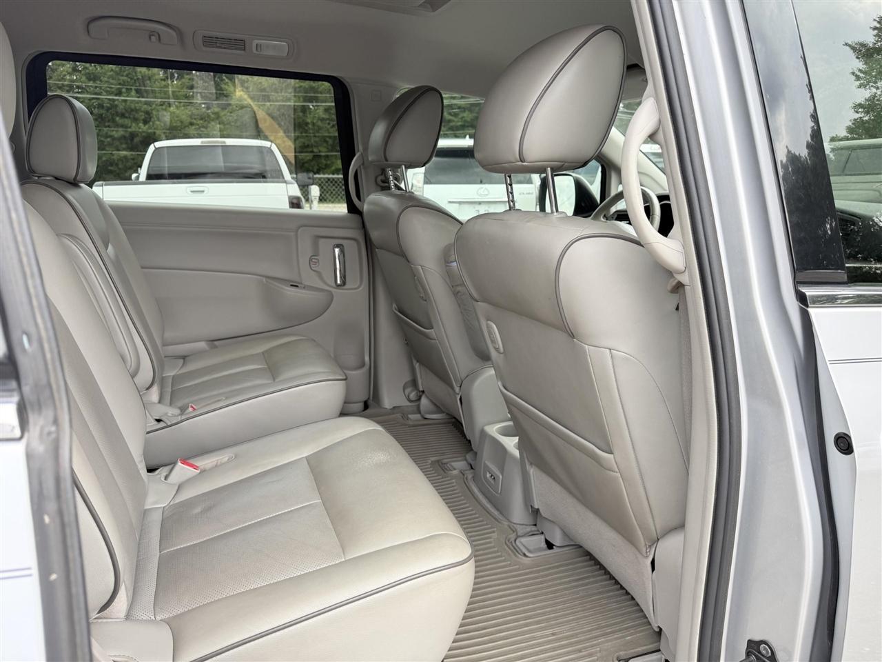 Nissan Quest  2015