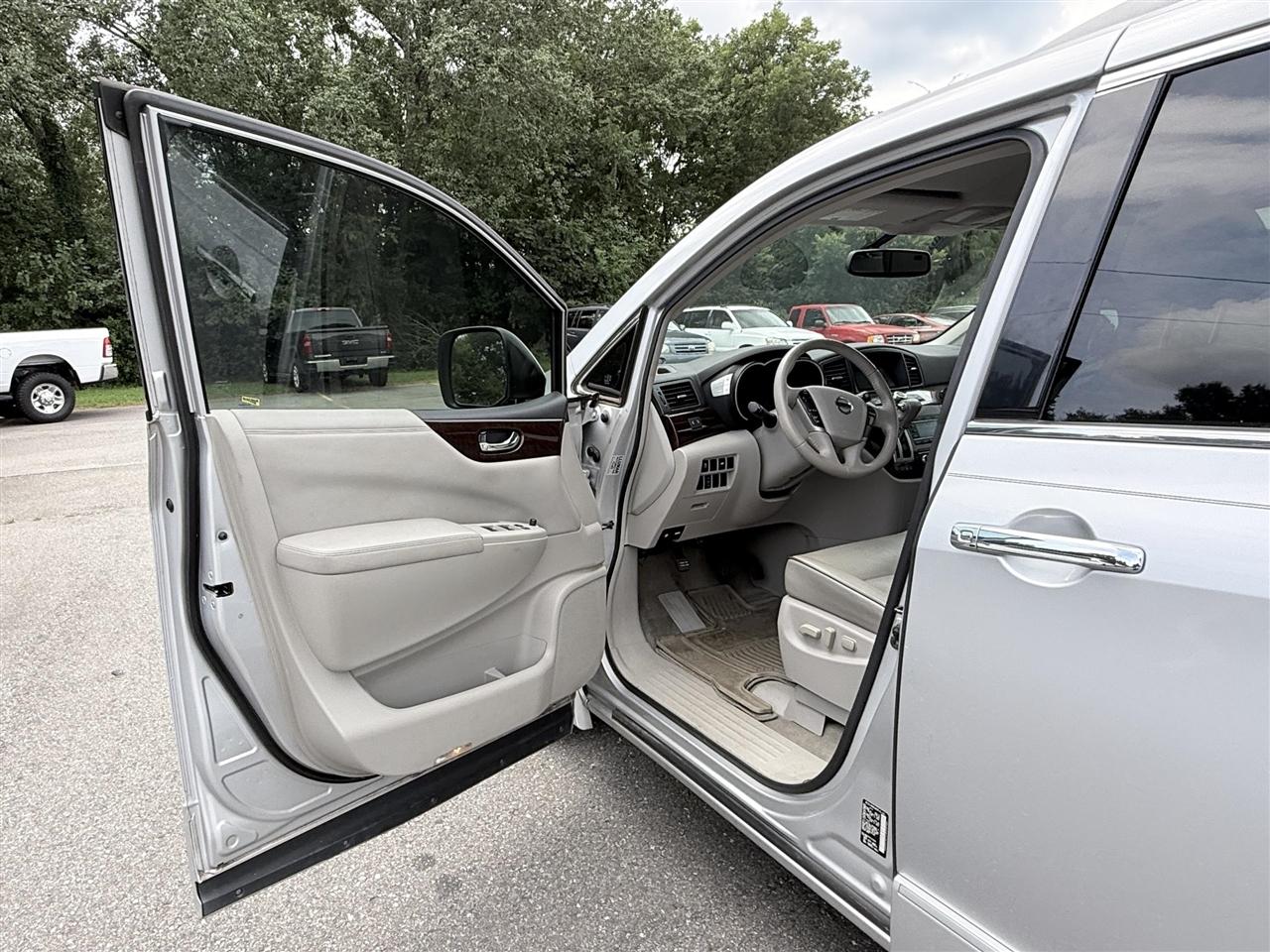 Nissan Quest  2015