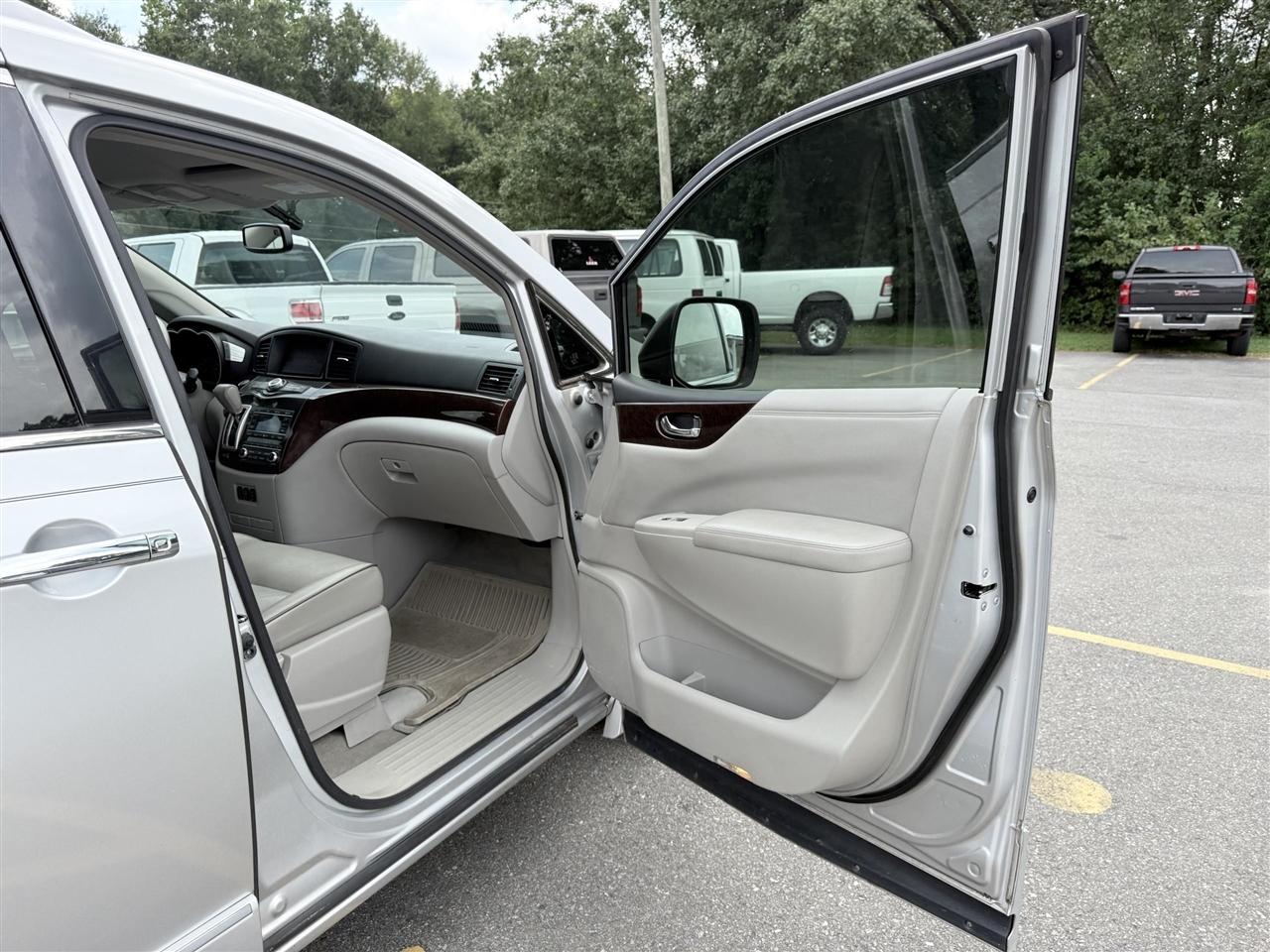 Nissan Quest  2015