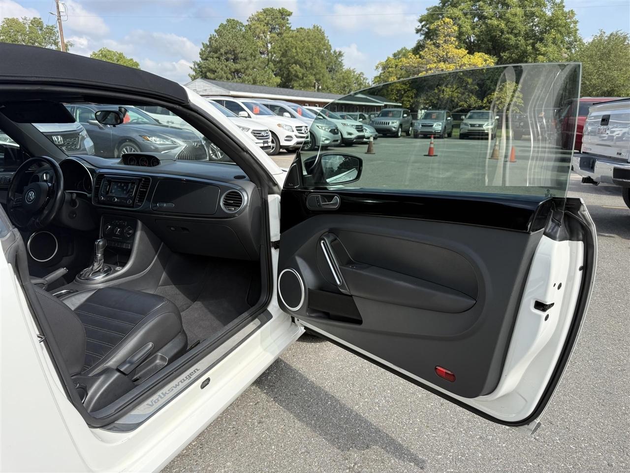 Volkswagen Beetle  2013