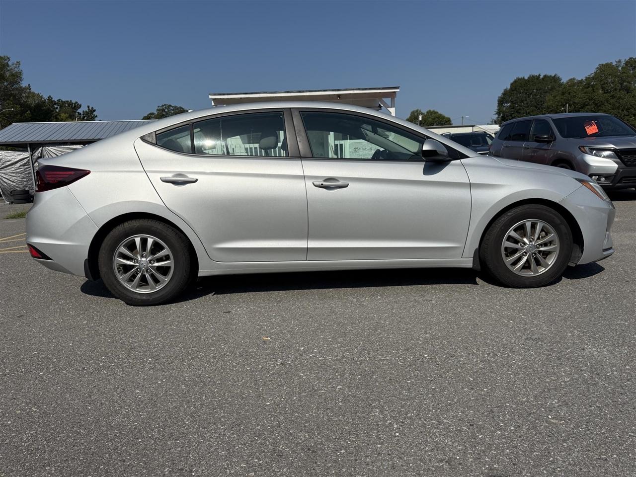 Hyundai Elantra  2020