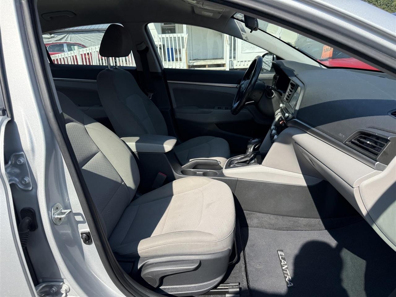 Hyundai Elantra  2020