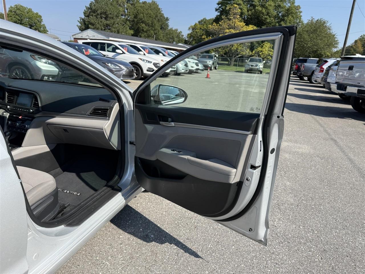 Hyundai Elantra  2020