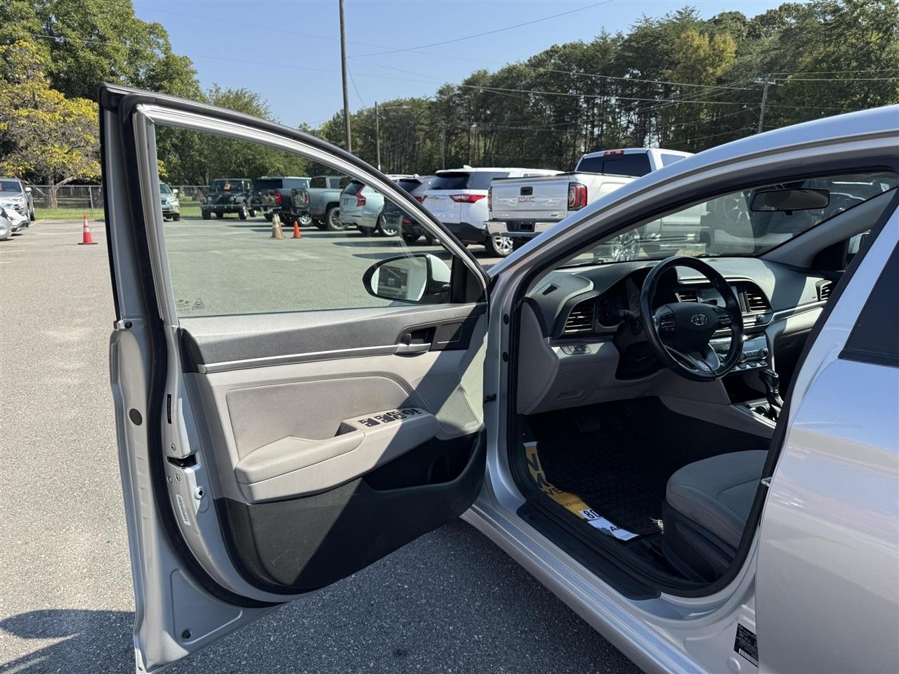 Hyundai Elantra  2020