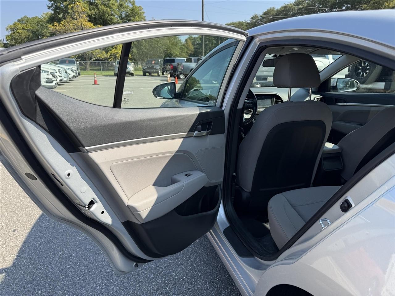 Hyundai Elantra  2020