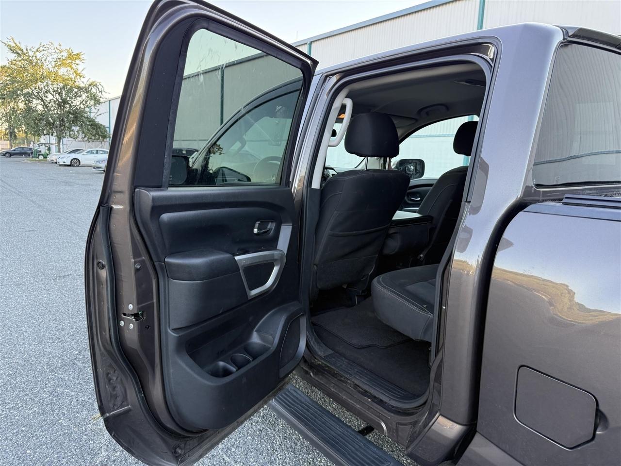 Nissan Titan  2019