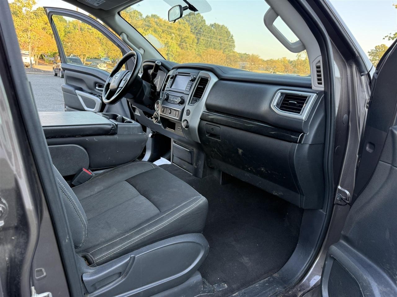 Nissan Titan  2019