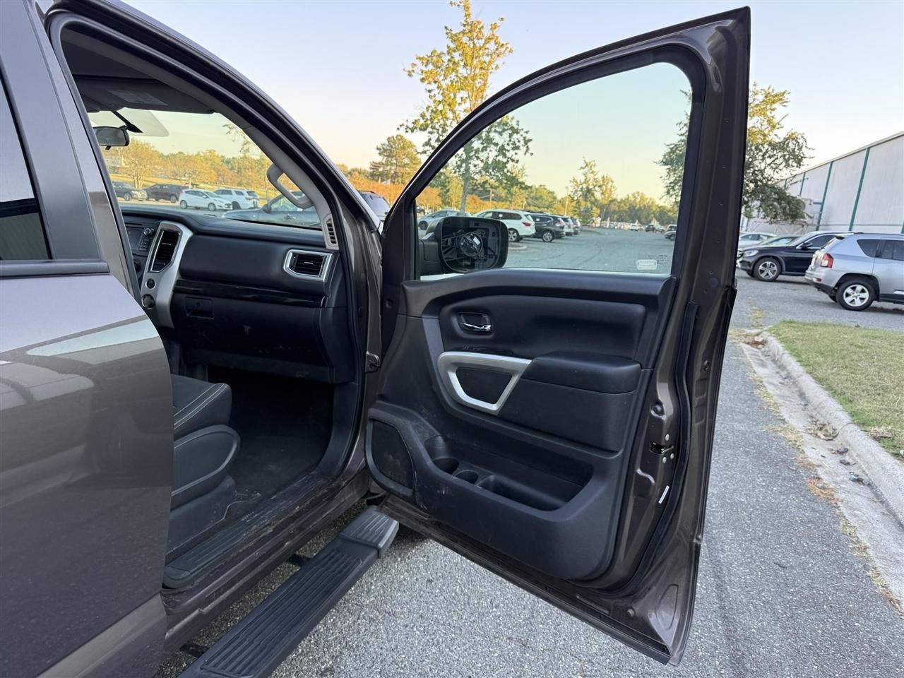 Nissan Titan  2019