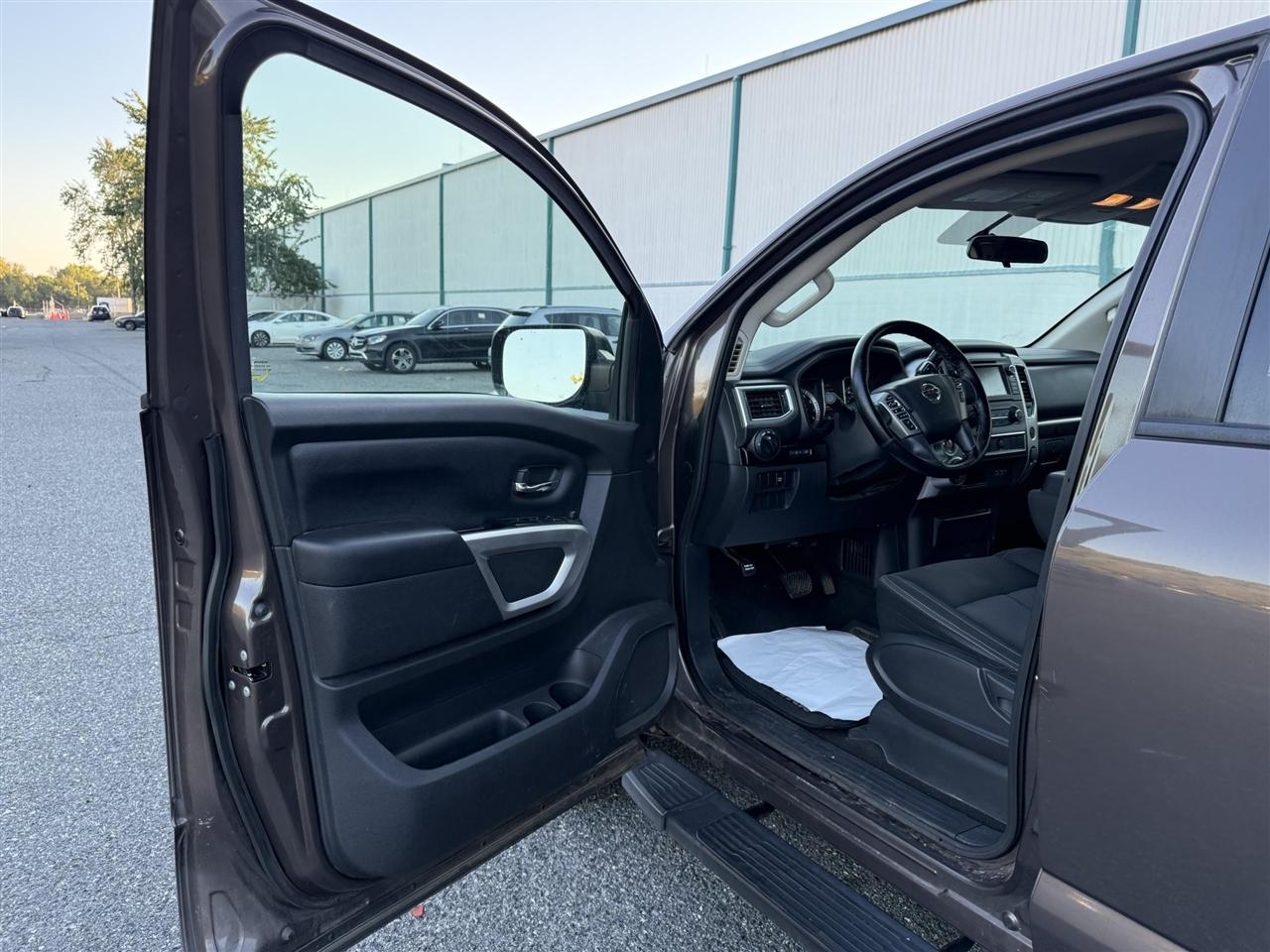 Nissan Titan  2019