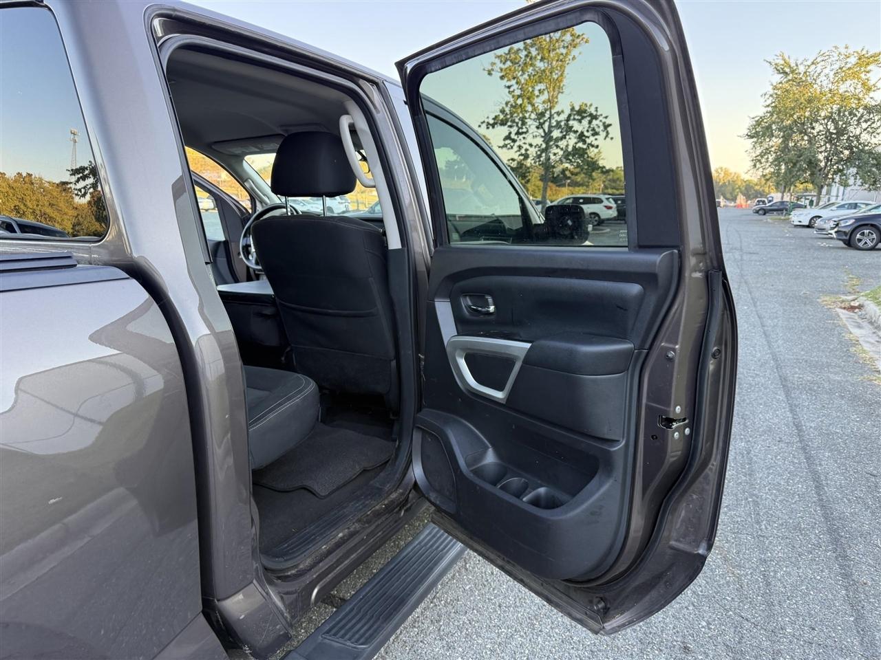 Nissan Titan  2019