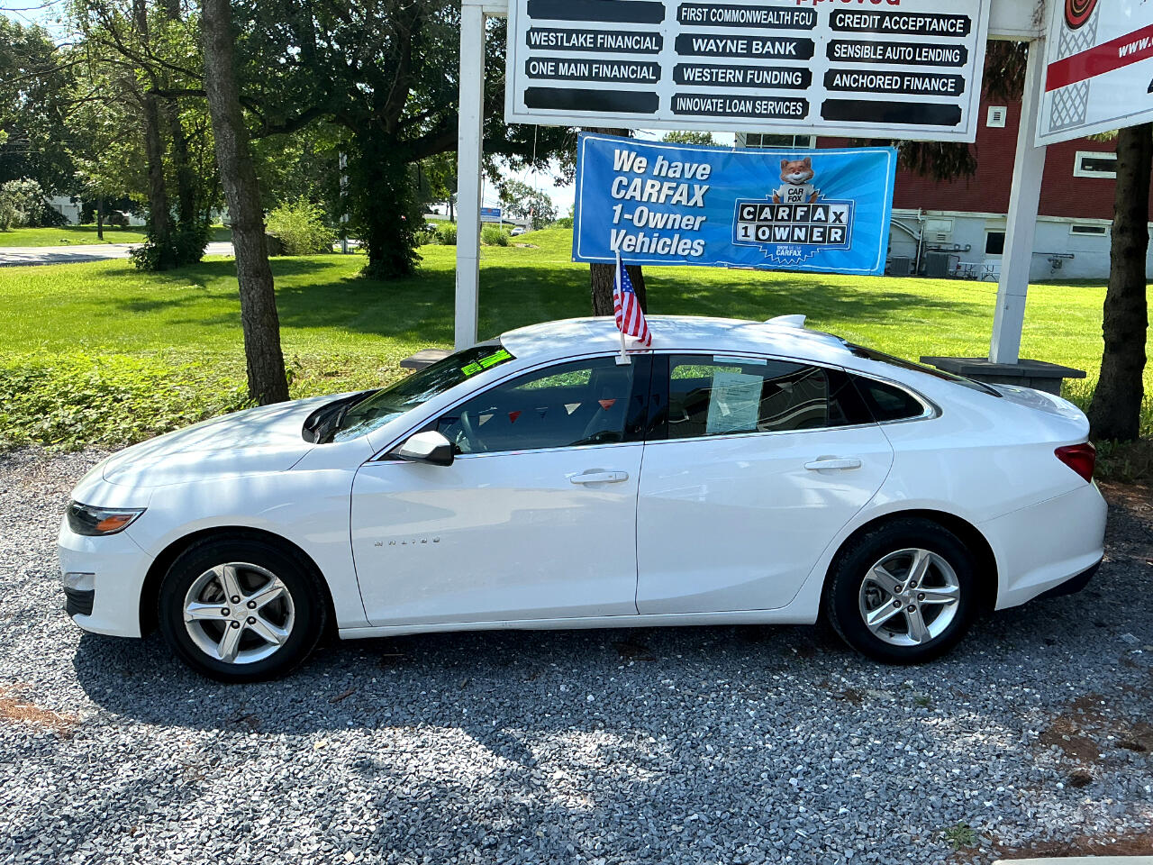 2023 Chevrolet Malibu 1LT photo 2