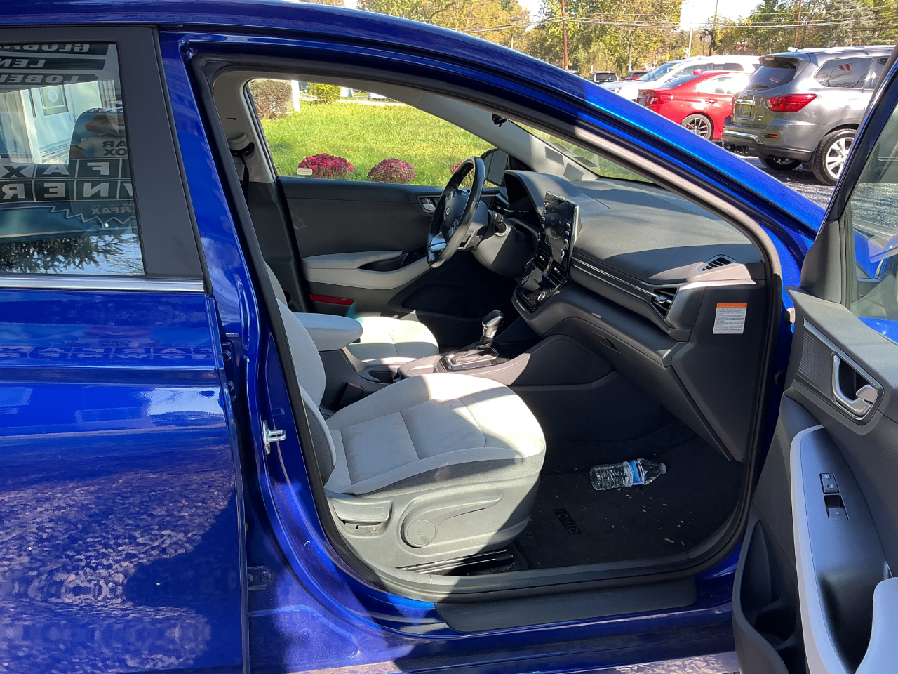 2022 Hyundai Ioniq SE photo 3