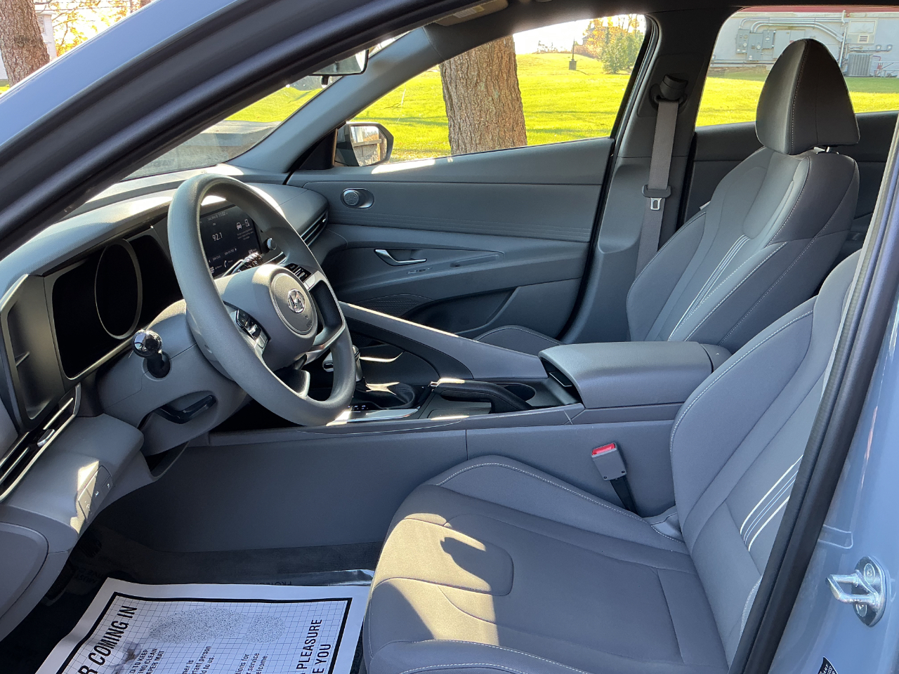 2023 Hyundai Elantra SEL photo 2