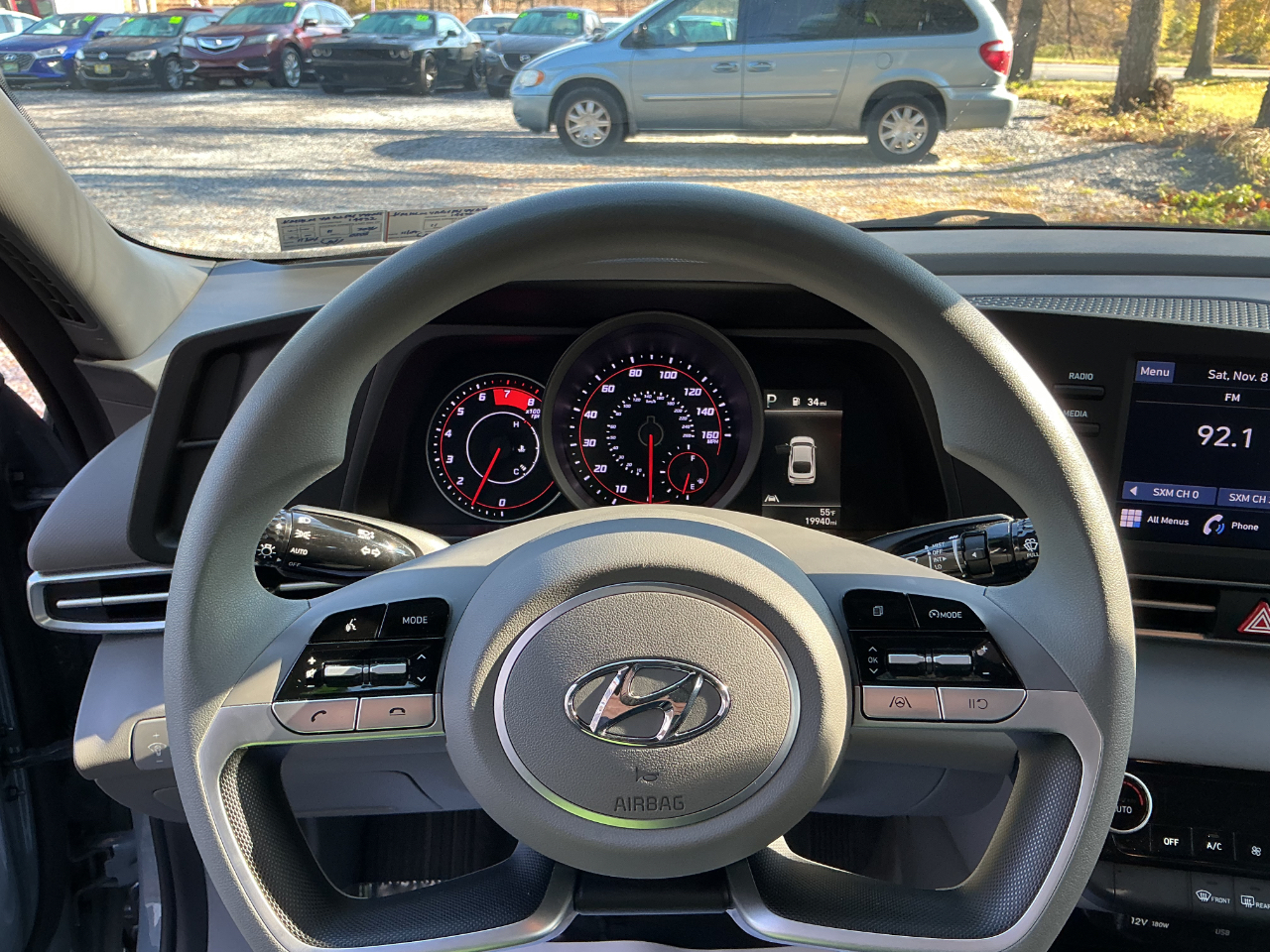 2023 Hyundai Elantra SEL photo 3