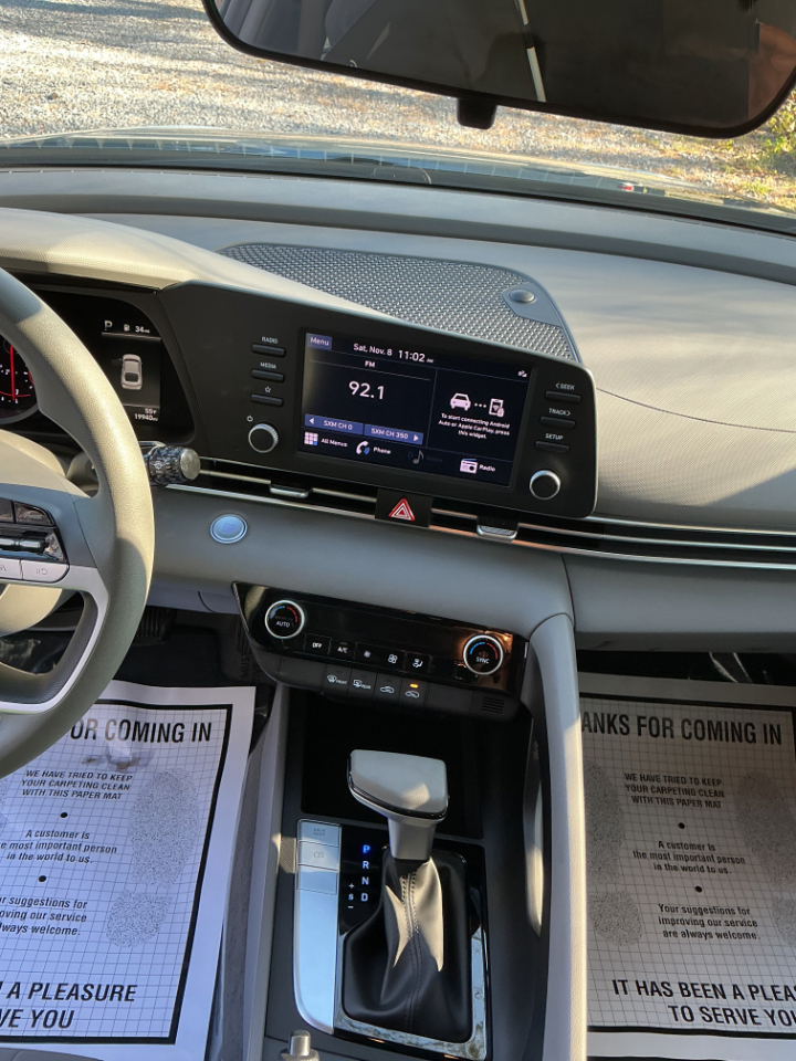 2023 Hyundai Elantra SEL photo 4