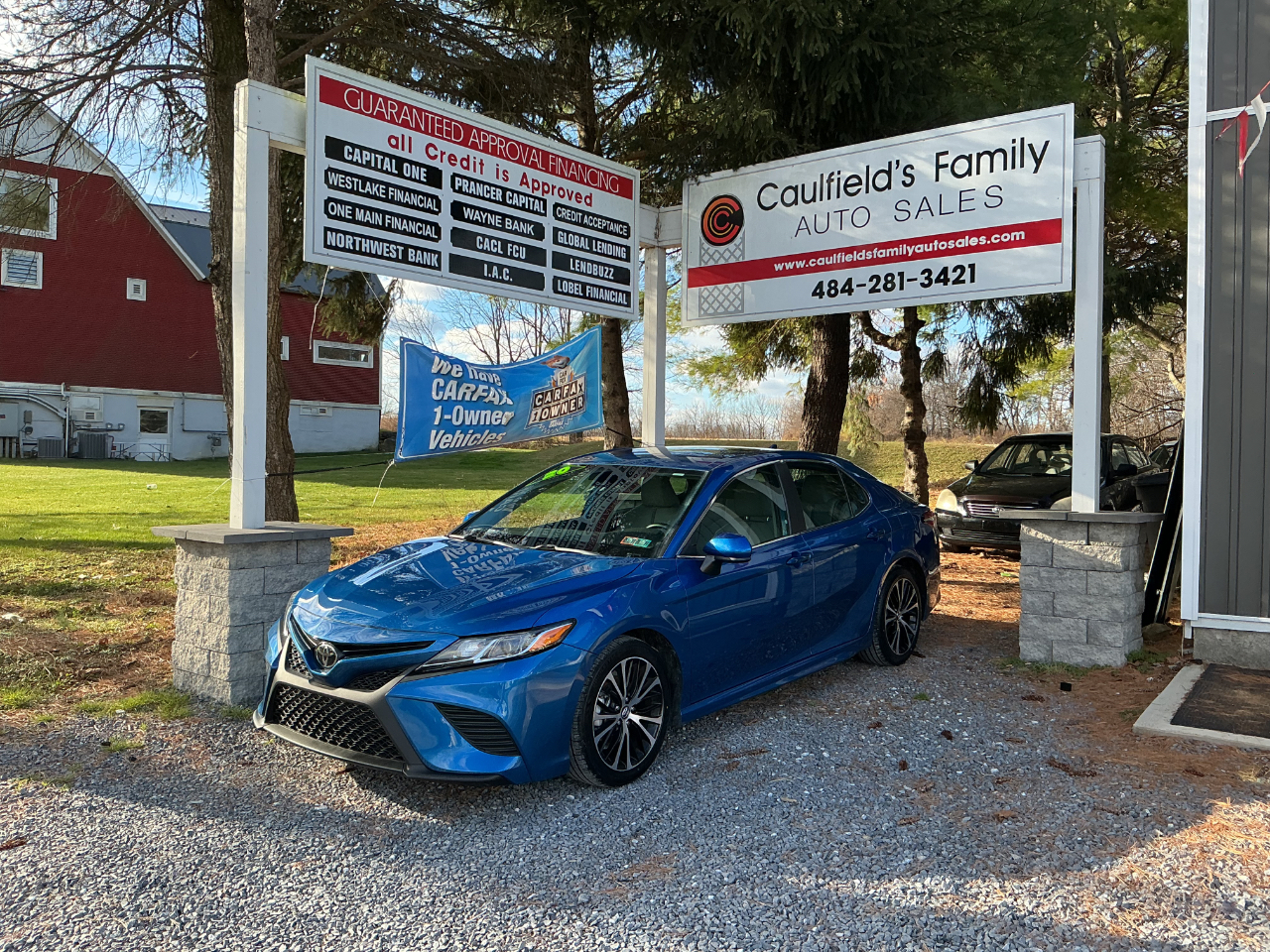 2020 Toyota Camry SE's photo