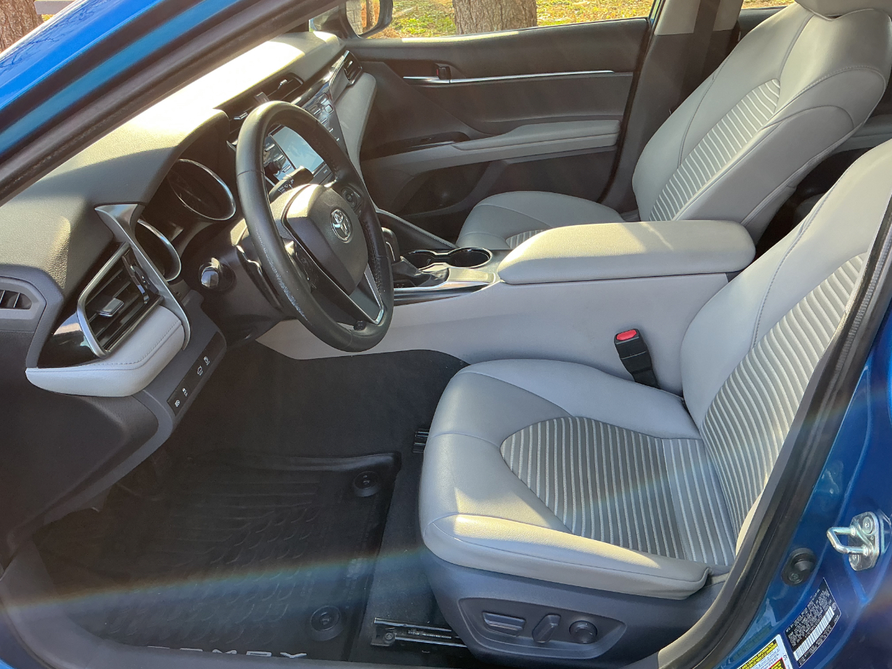 Toyota Camry SE Auto (Natl) 2020