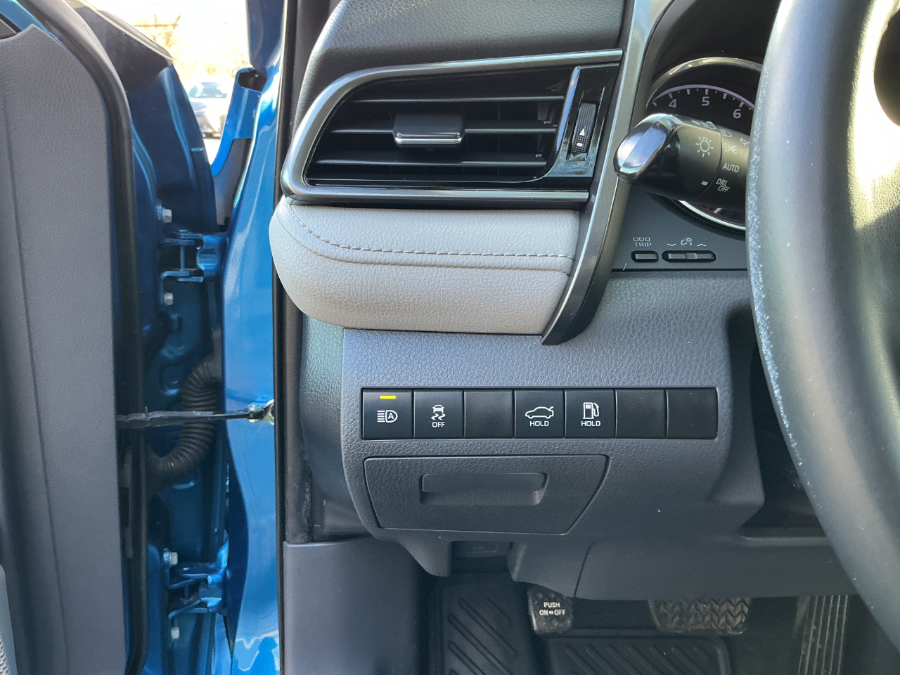 Toyota Camry SE Auto (Natl) 2020