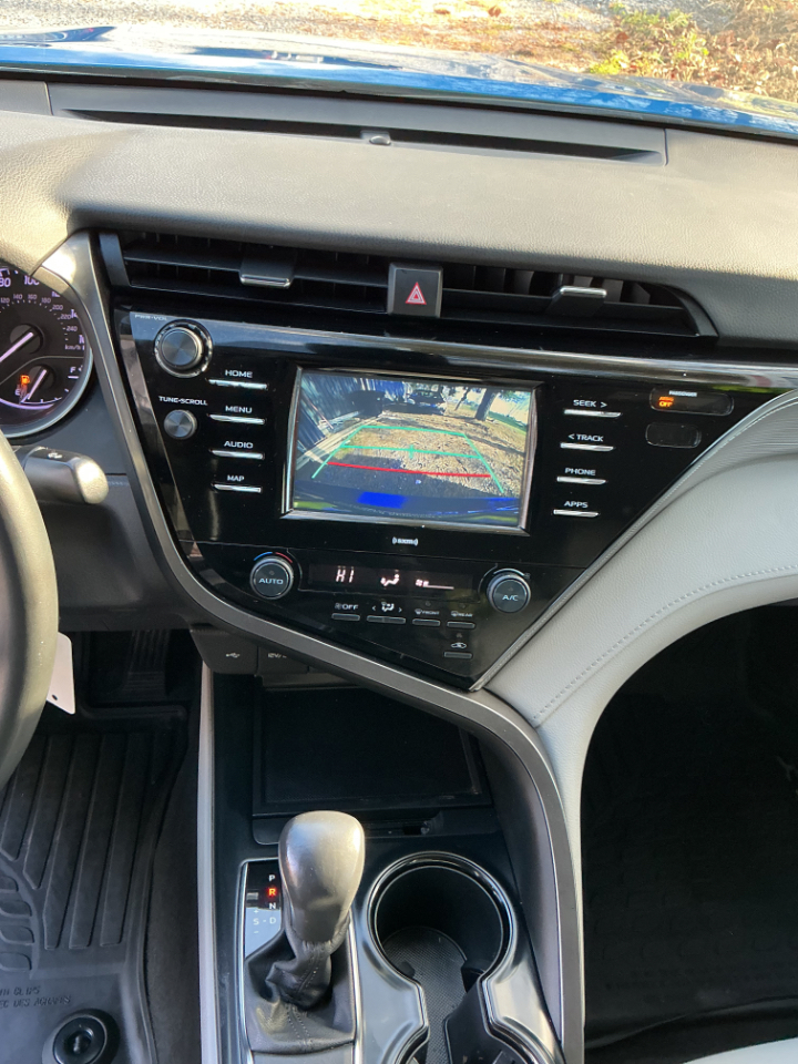 Toyota Camry SE Auto (Natl) 2020