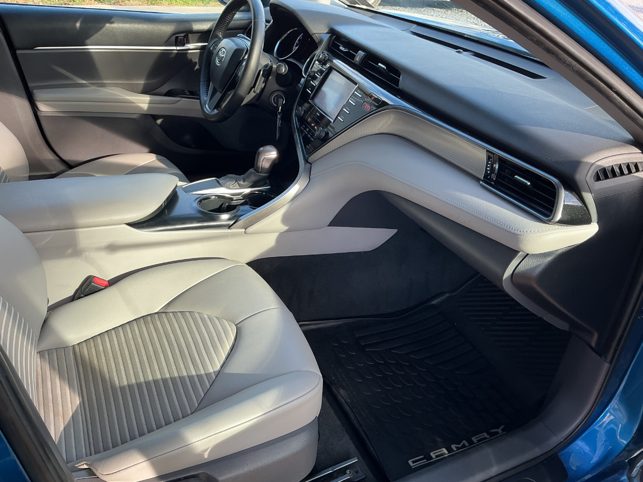 Toyota Camry SE Auto (Natl) 2020