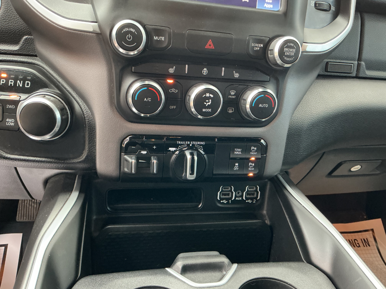 RAM 1500 Big Horn 4x4 Quad Cab 6'4" Box 2022