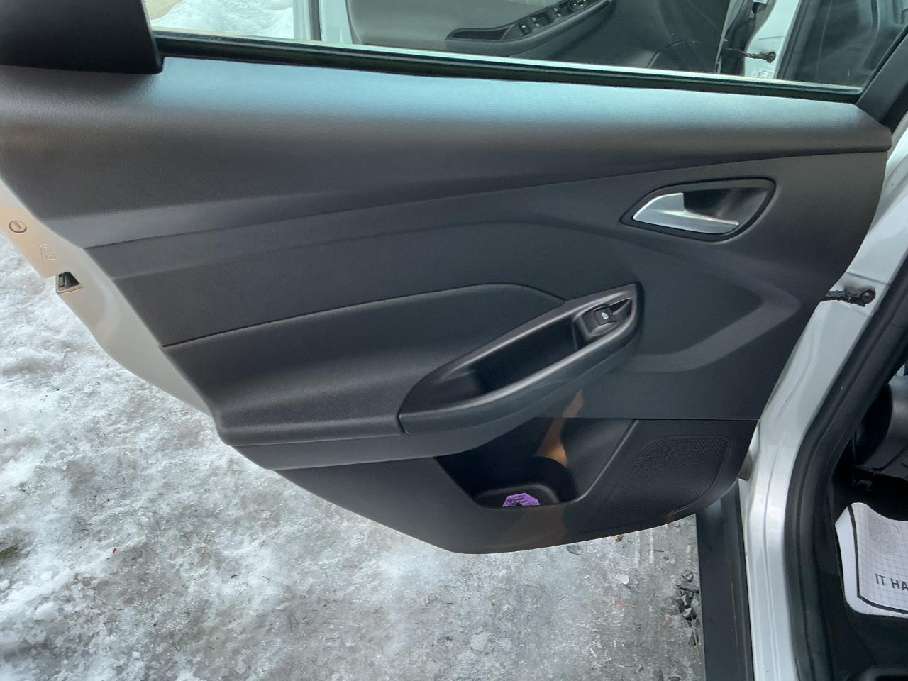 Ford Focus 4dr Sdn SE 2014