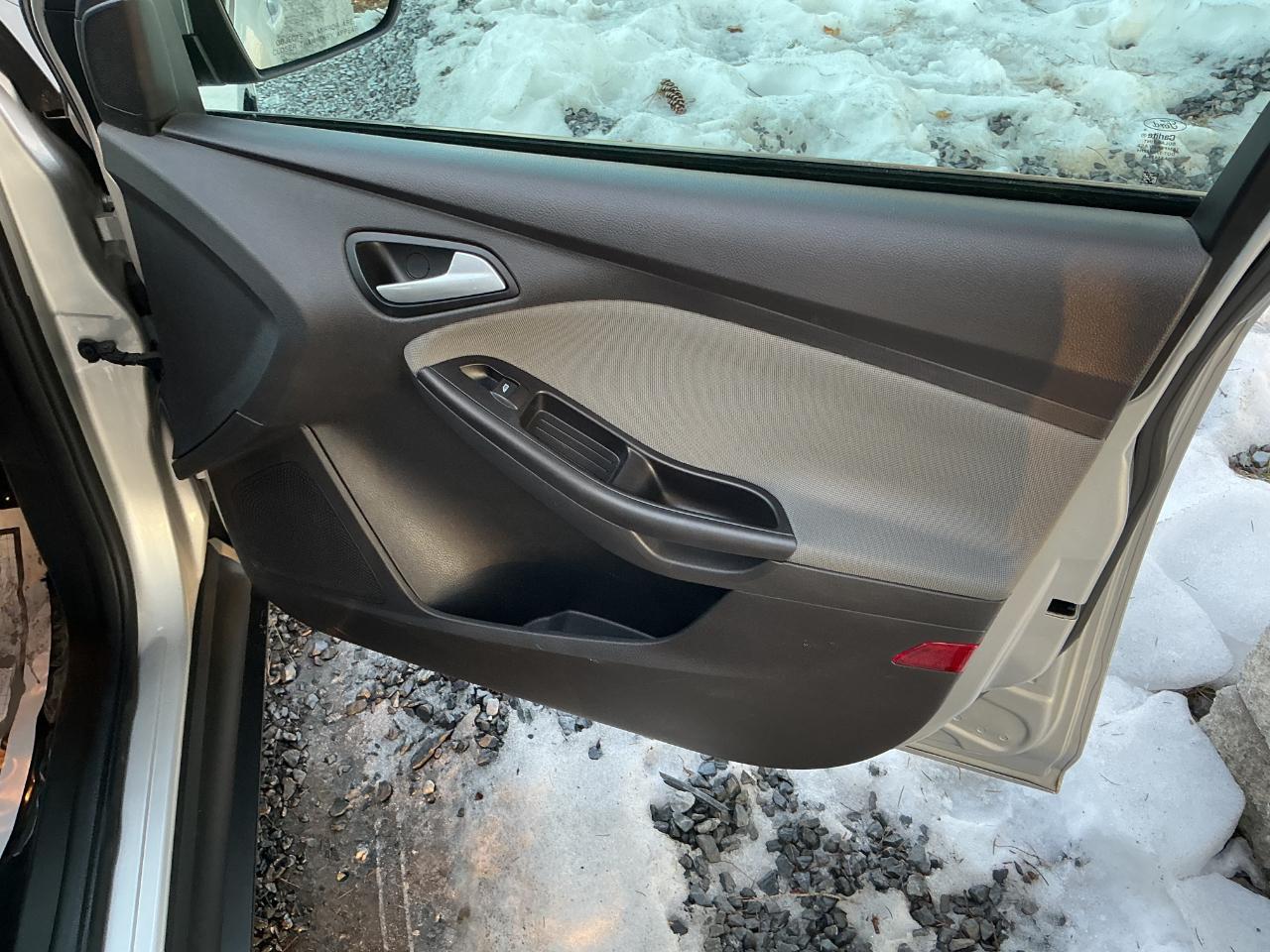 Ford Focus 4dr Sdn SE 2014