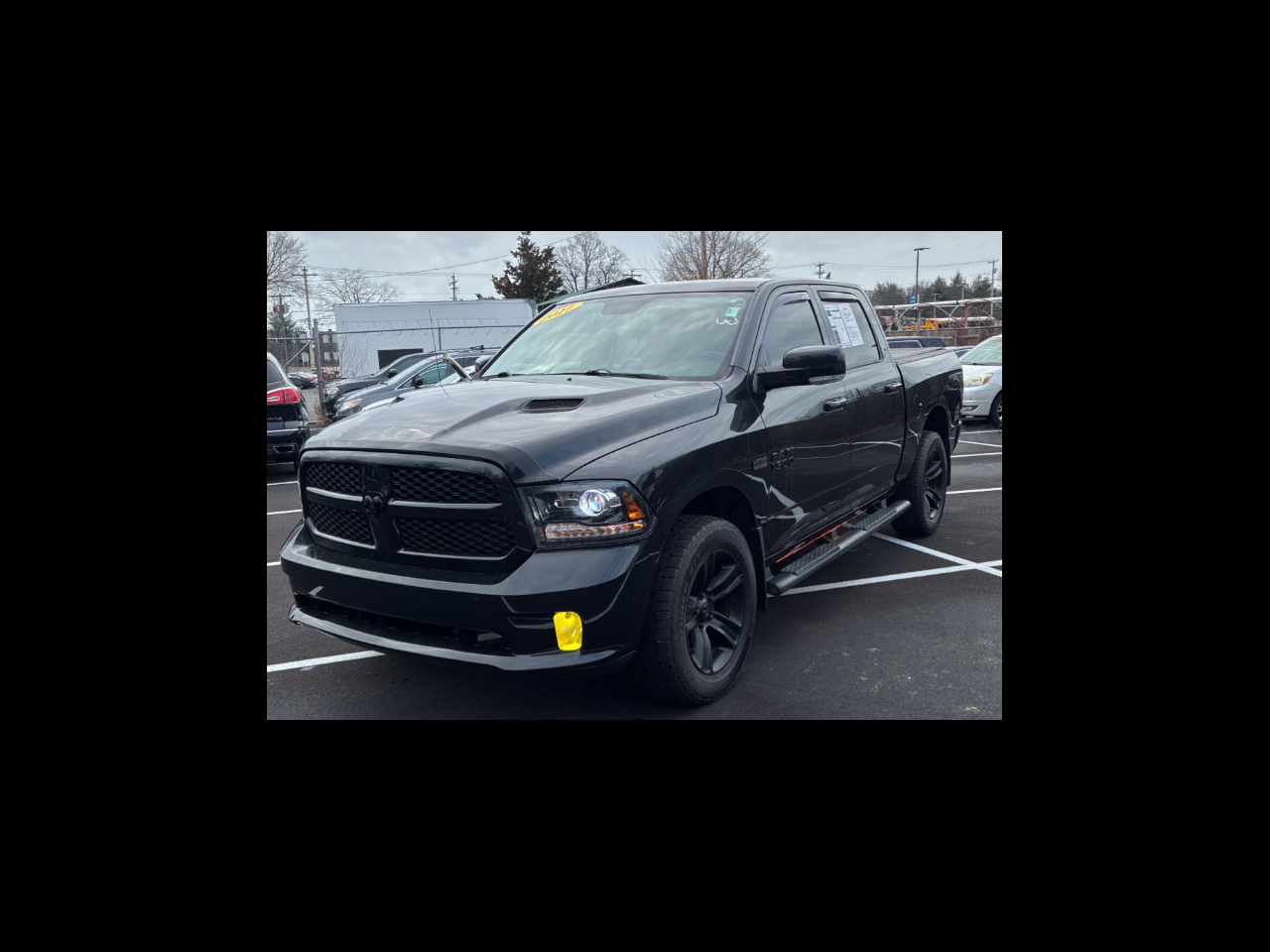 RAM 1500 Night 4x4 Crew Cab 5'7" Box 2017