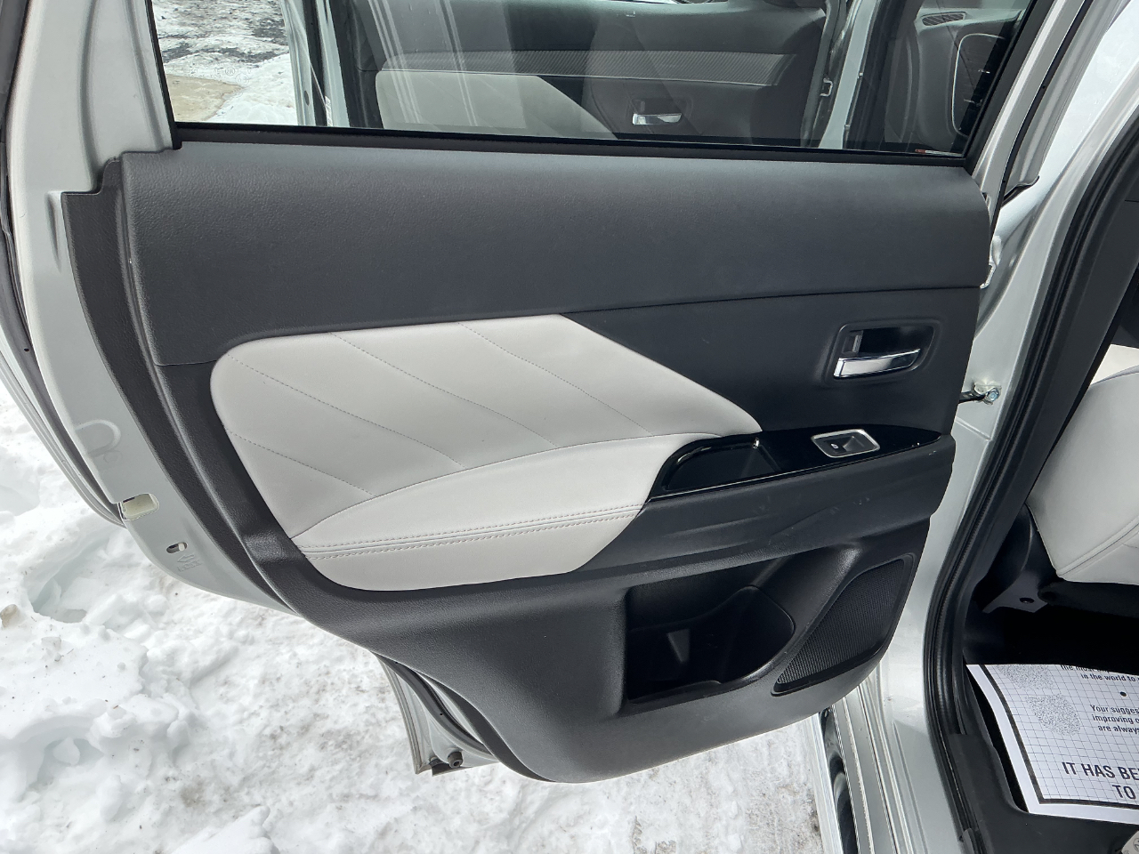 Mitsubishi Outlander PHEV SEL S-AWC 2022