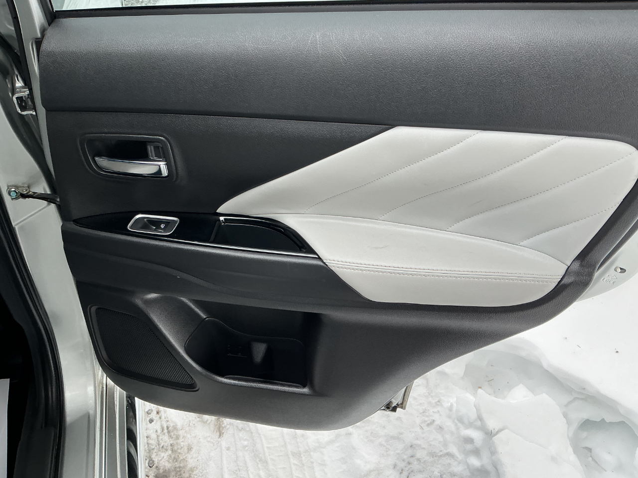 Mitsubishi Outlander PHEV SEL S-AWC 2022