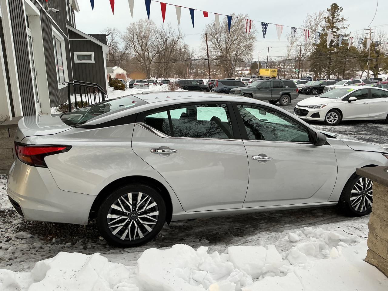 Nissan Altima 2.5 SV Sedan 2024