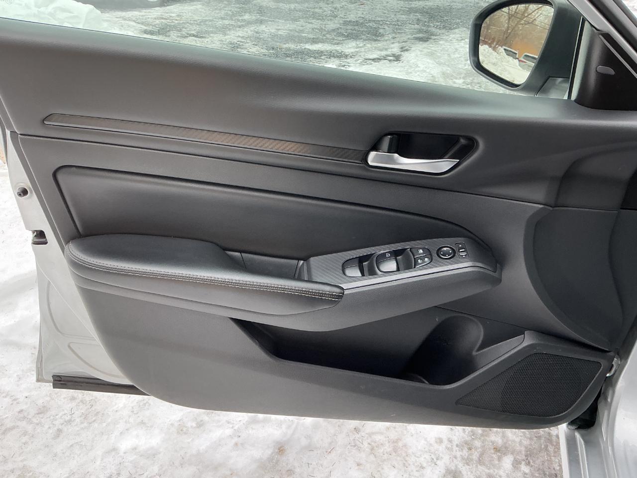 Nissan Altima 2.5 SV Sedan 2024