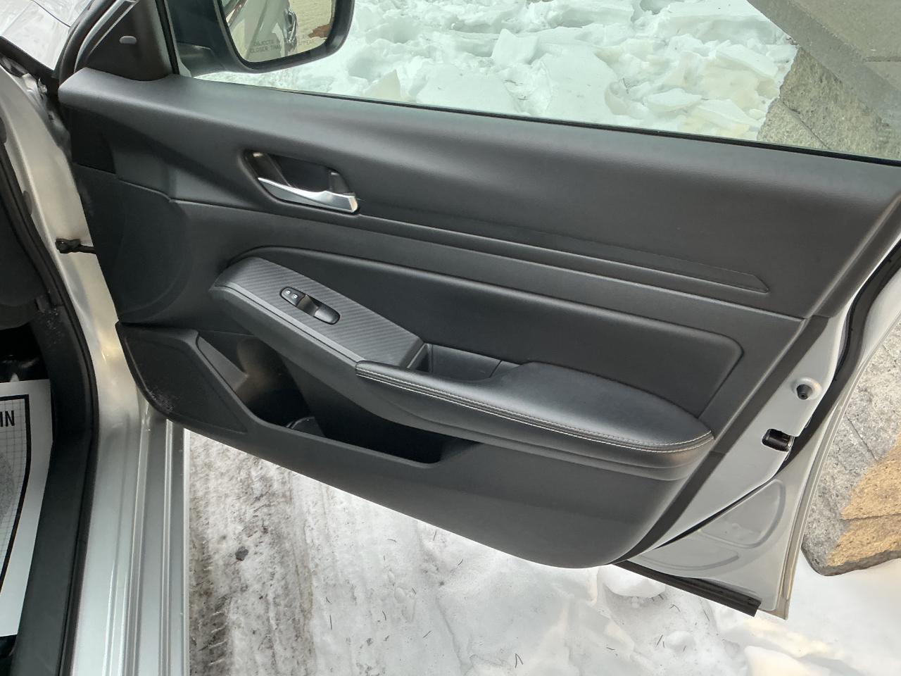 Nissan Altima 2.5 SV Sedan 2024