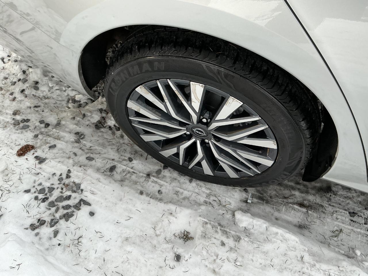 Nissan Altima 2.5 SV Sedan 2024