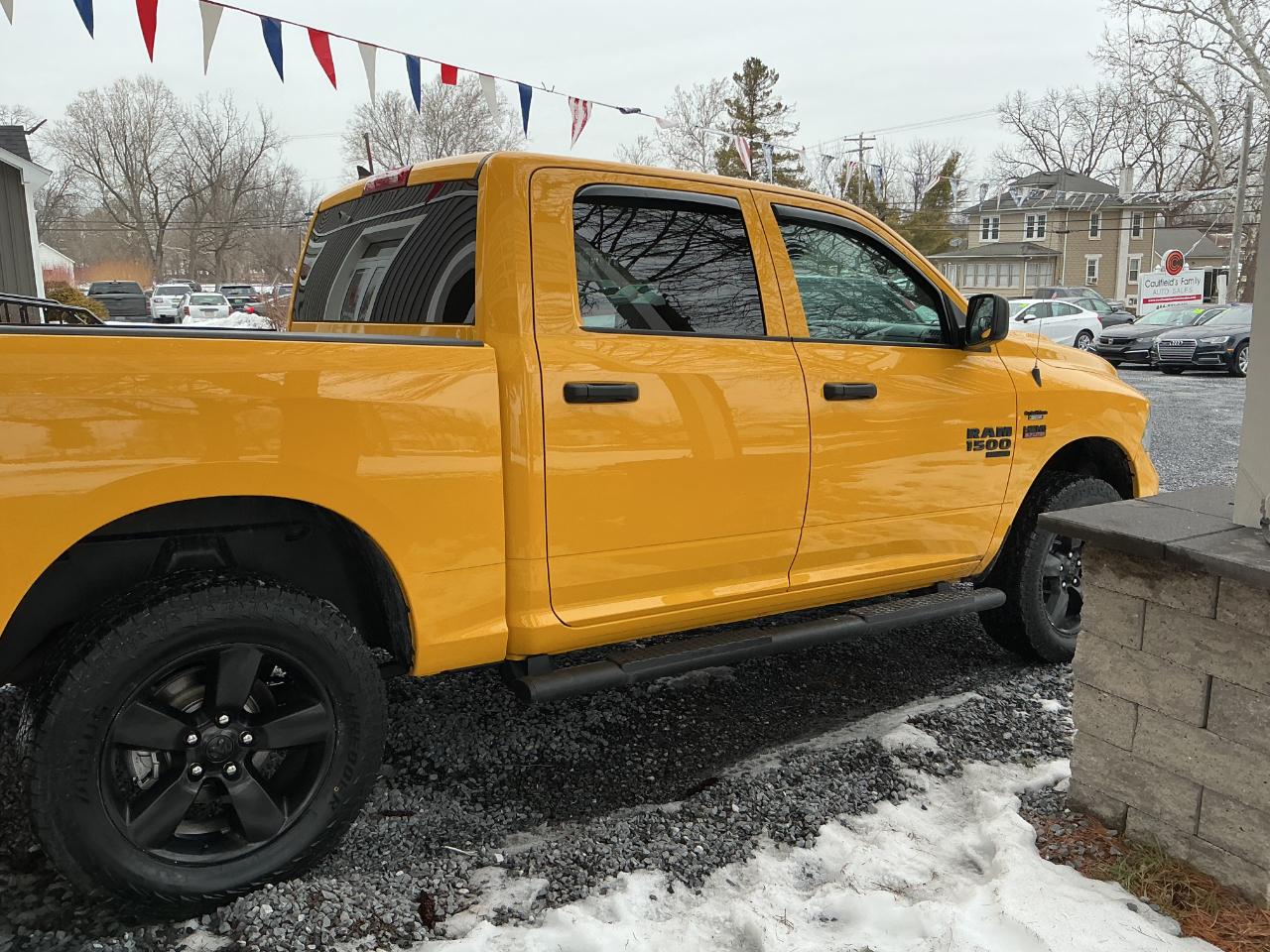 RAM 1500 Classic Express 4x4 Crew Cab 5'7" Box 2019