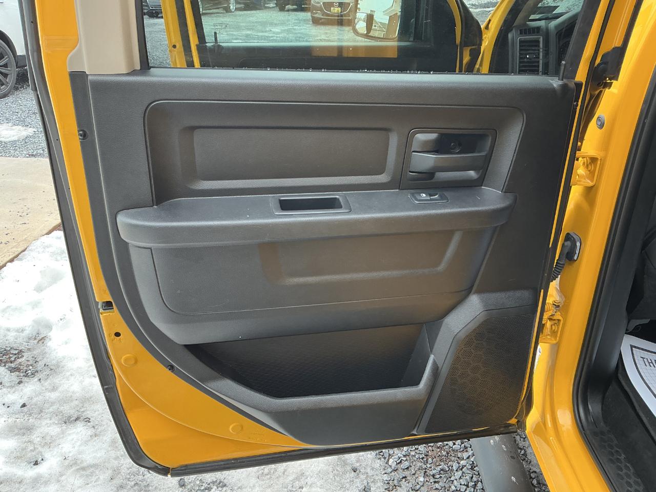 RAM 1500 Classic Express 4x4 Crew Cab 5'7" Box 2019