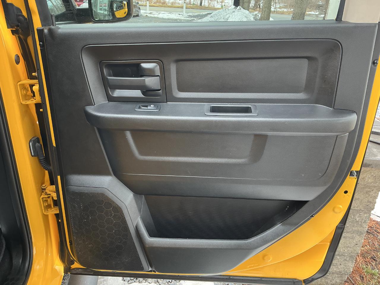 RAM 1500 Classic Express 4x4 Crew Cab 5'7" Box 2019