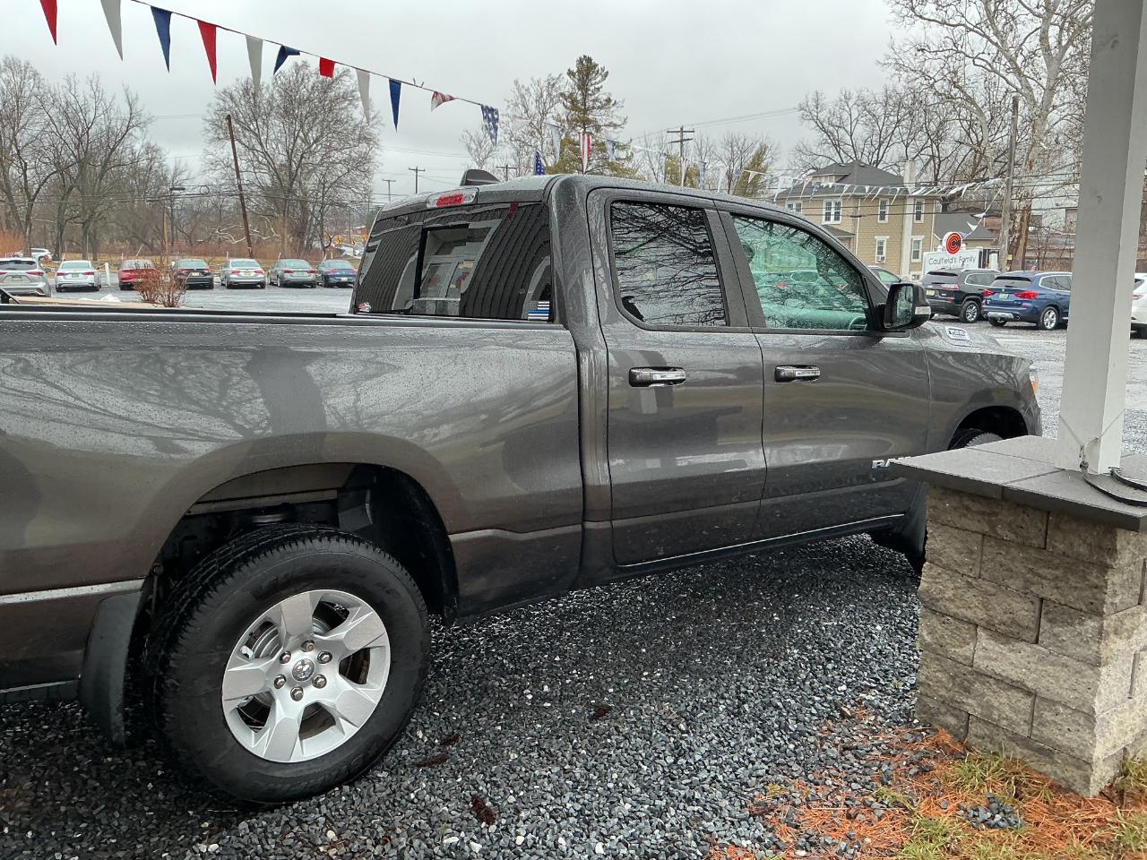 RAM 1500 Big Horn 4x4 Quad Cab 6'4" Box 2020