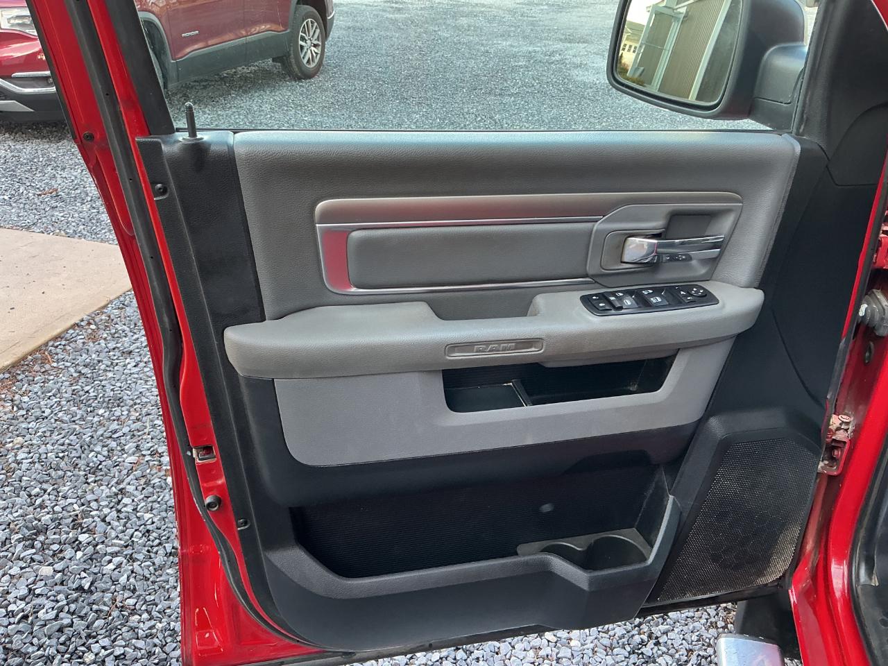 RAM 1500 Big Horn 4x4 Crew Cab 6'4" Box 2018