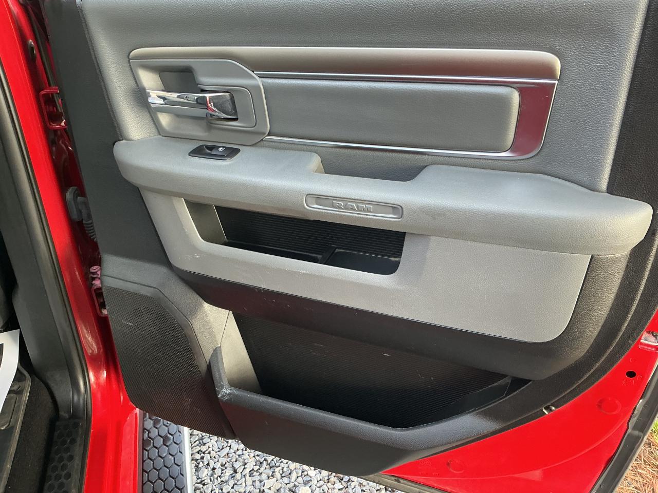 RAM 1500 Big Horn 4x4 Crew Cab 6'4" Box 2018